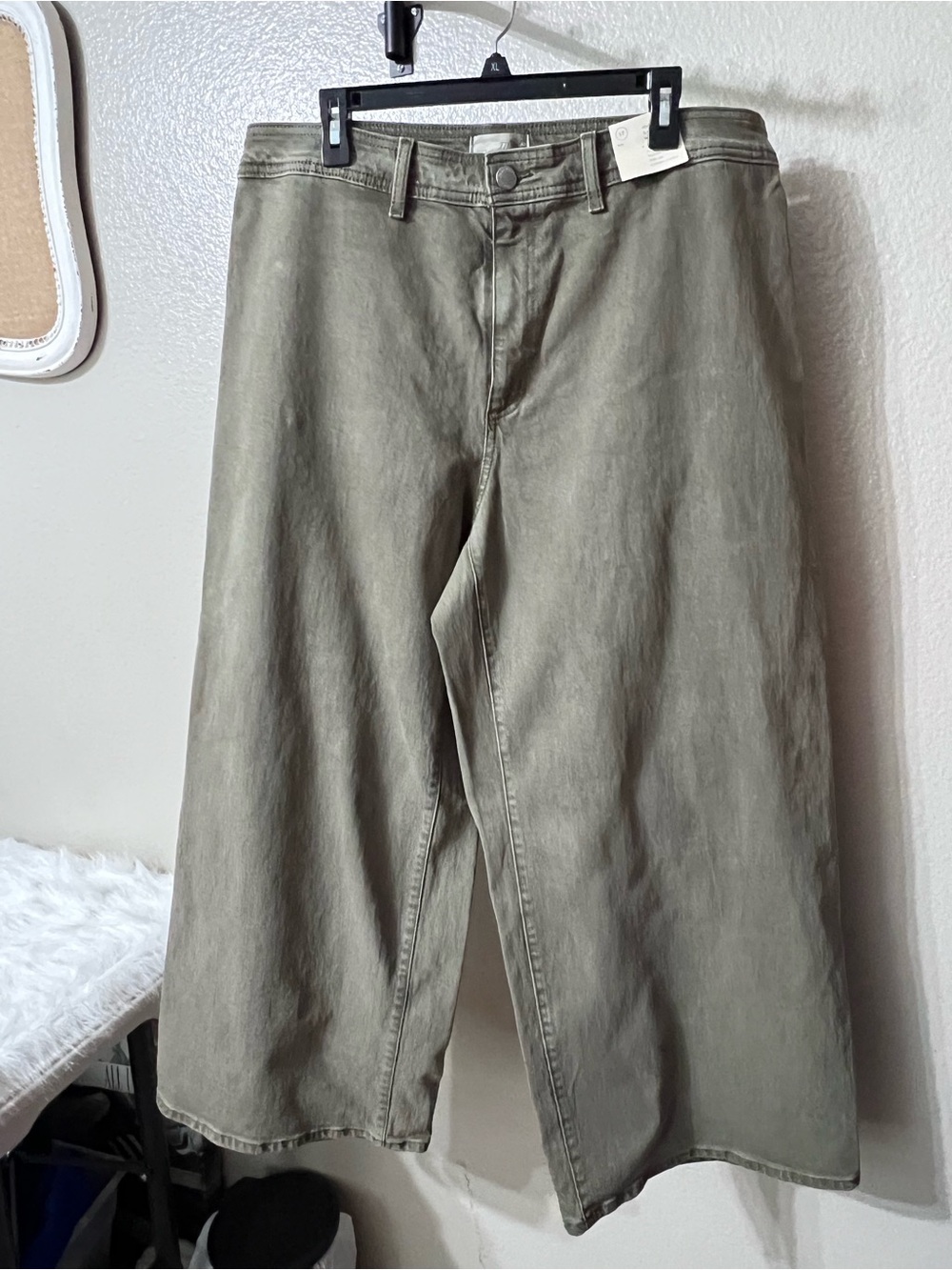 Women’s Universal Thread Sailor Wide Leg Olive Green denim SZ-17. NWT